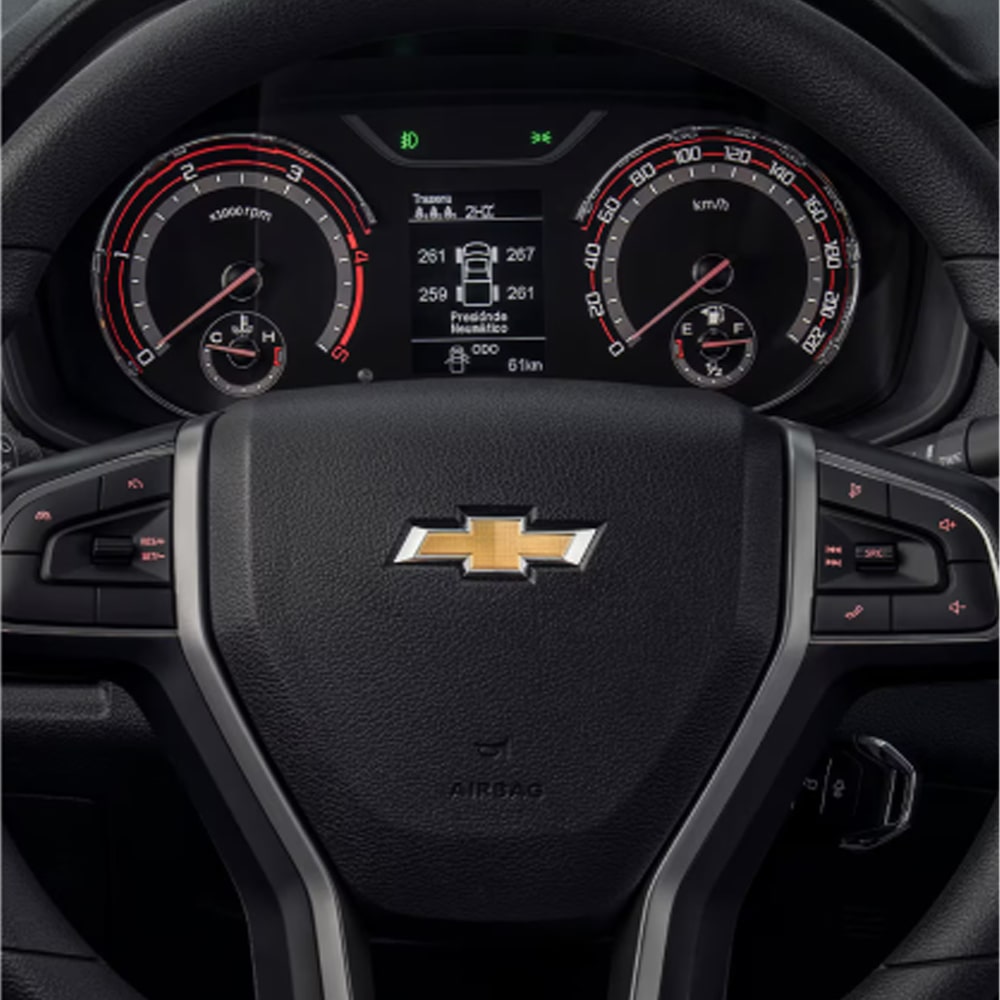 Plano cercano del volante de la Chevrolet D-Max.