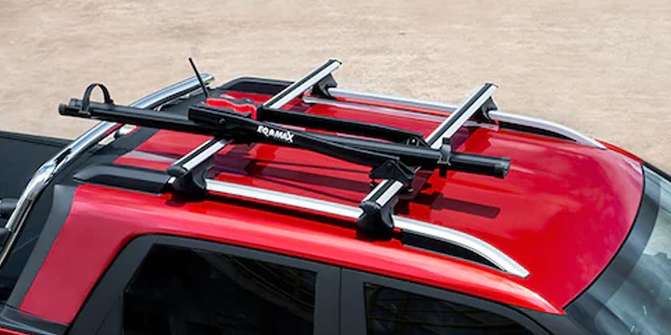 Transporta bicicletas a bordo de tu camioneta Chevrolet Montana con el portabicicletas de techo de aluminio