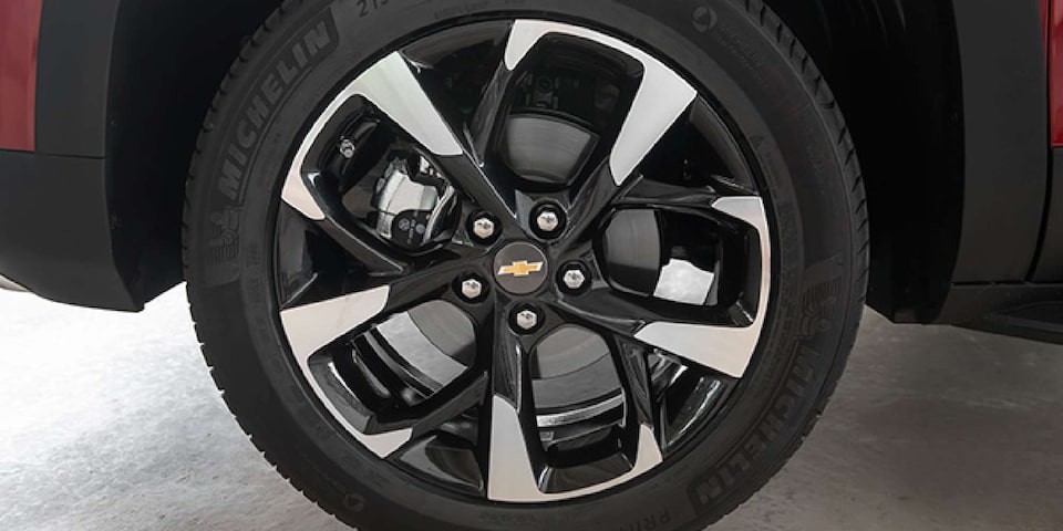 Dale un aspecto único a tu camioneta Chevrolet Montana con las llantas de aluminio diamantados de 17"