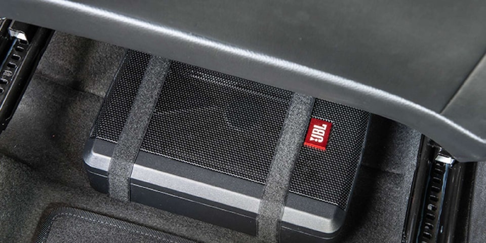 Mejora tu camioneta Chevrolet Montana con el sonido premium de JBL