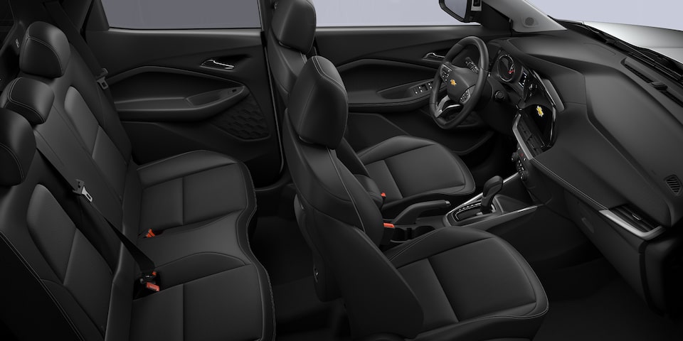 Vista completa del interior de la Chevrolet Montana incluyendo asientos delanteros y traseros.