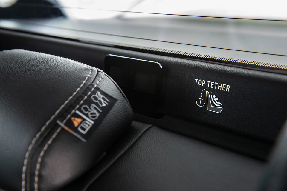Detalle seguridad Top Tether de la camioneta Chevrolet Montana