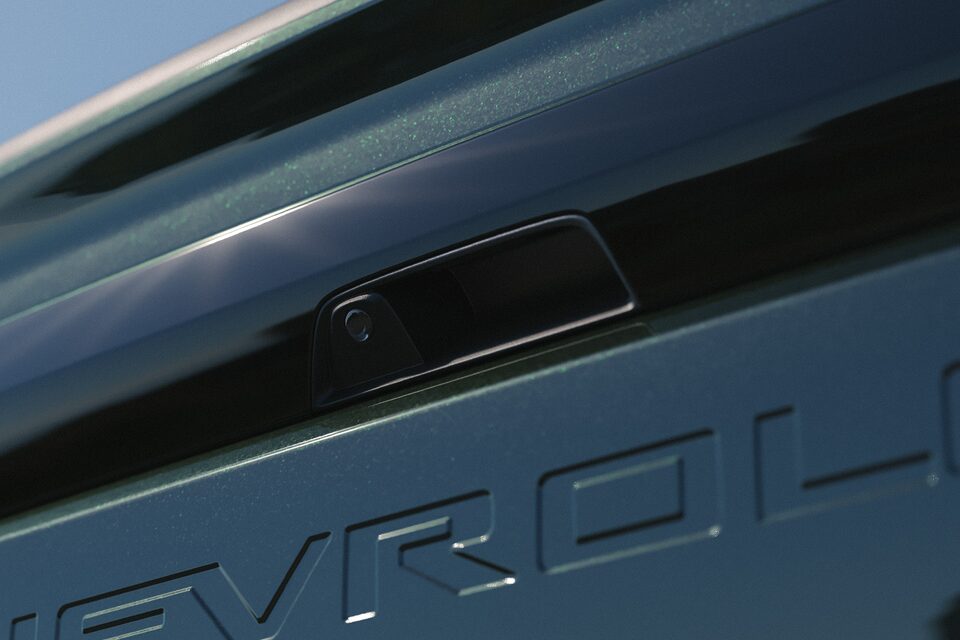 Detalle cámara trasera de la camioneta Chevrolet Montana