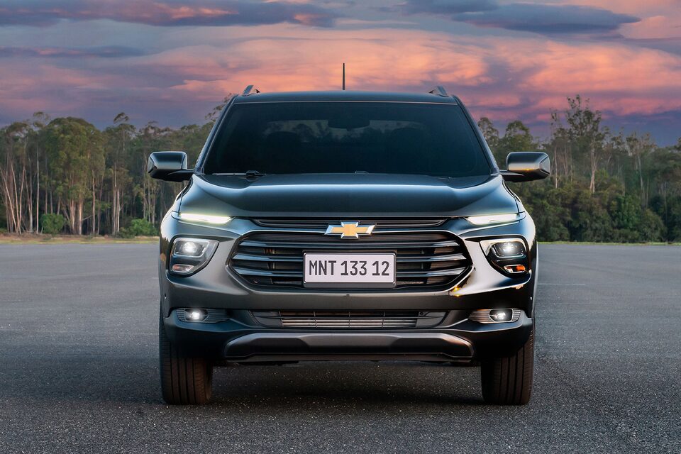 Vista de frente de la nueva camioneta Chevrolet Montana