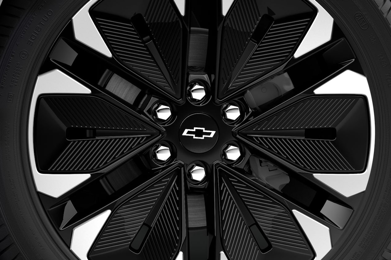 Primer plano de uno de los rines de la Chevrolet Blazer EV.