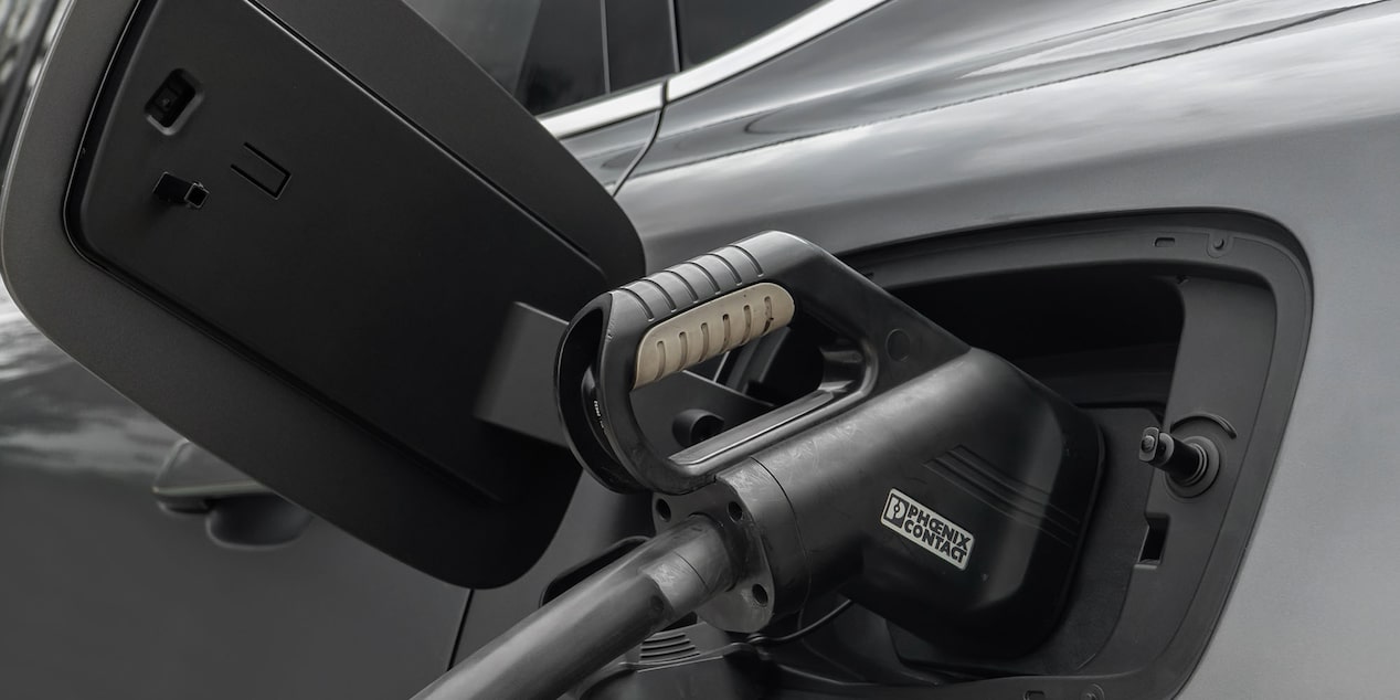 Vista en detalle del conector de carga de la Chevrolet Captiva EV.