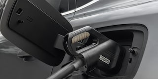 Vista en detalle del conector de carga de la Chevrolet Captiva EV.