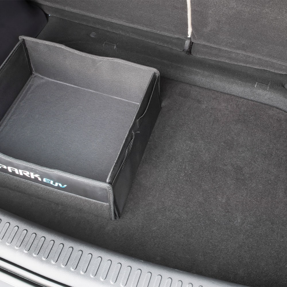 Vista cercana de la cubierta del piso del baúl del Spark EUV.