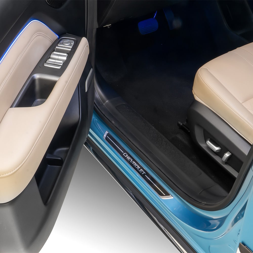 Detalle de la placa del umbral del Spark EUV.